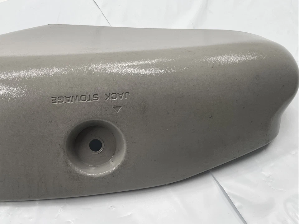 1991-1998 Chevy K/5 SUBURBAN Tahoe YUKON Rear CARGO Jack Storage Cover Lid OEM - Image 3 of 4