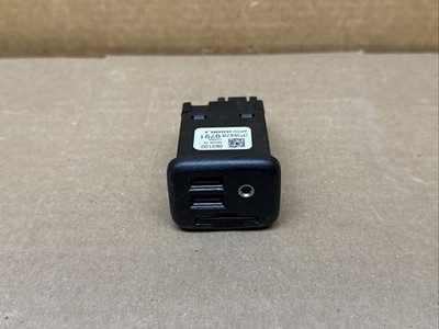 2018-2021 BUICK ENCLAVE CENTER CONSOLE USB PORT MICRO SD CARD PORT OEM  84789791