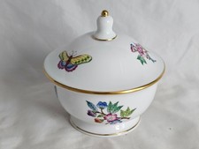 CHARMANTE HEREND DECKELSCHALE MIT SCHMETTERLINGEN DESIGN