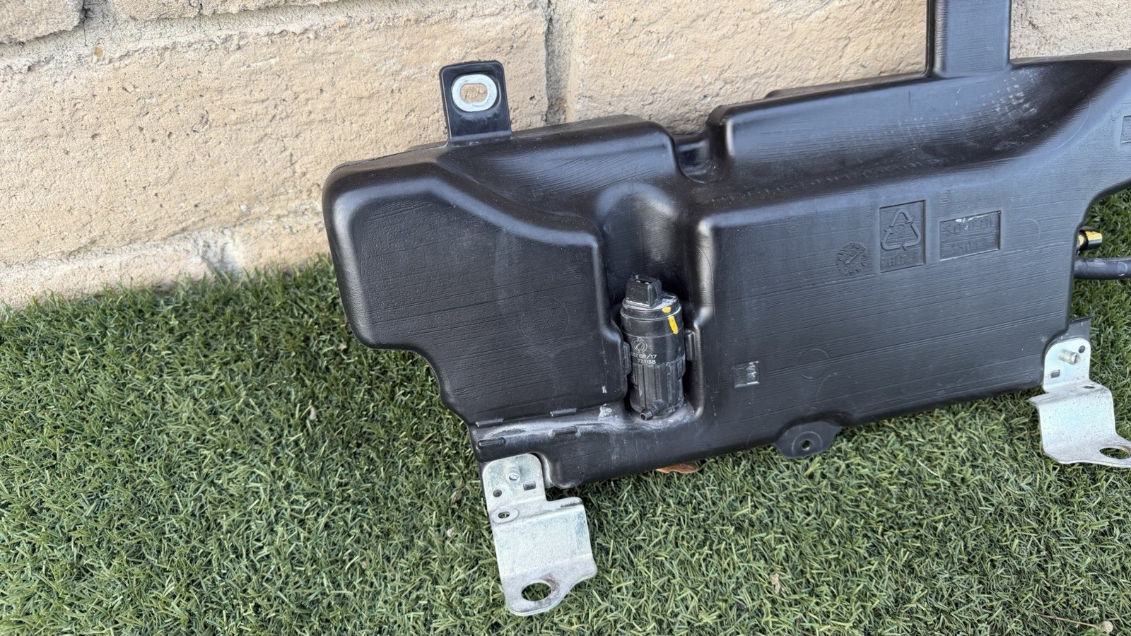 Ferrari 488 Windscreen & Headlight Washer Fluid Reservoir Tank OEM 86626200