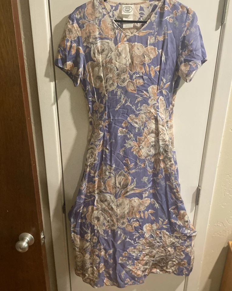 Vestido largo alineado Laura Ashley años 90 polvoriento lavanda Ditsy estampado floral rayón Foto 2 de 4