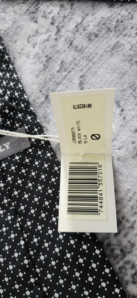 Corbata Bally $200 100% Seda Hecha en Italia Negro Blanco Patrón Nueva Con Etiquetas Foto 4 de 4