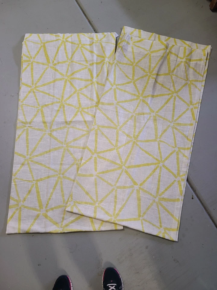 West Elm "Triángulos Abstractos - Amarillo Sol" Lino/Algodón 48 X 96 - 2 Paneles Foto 4 de 4