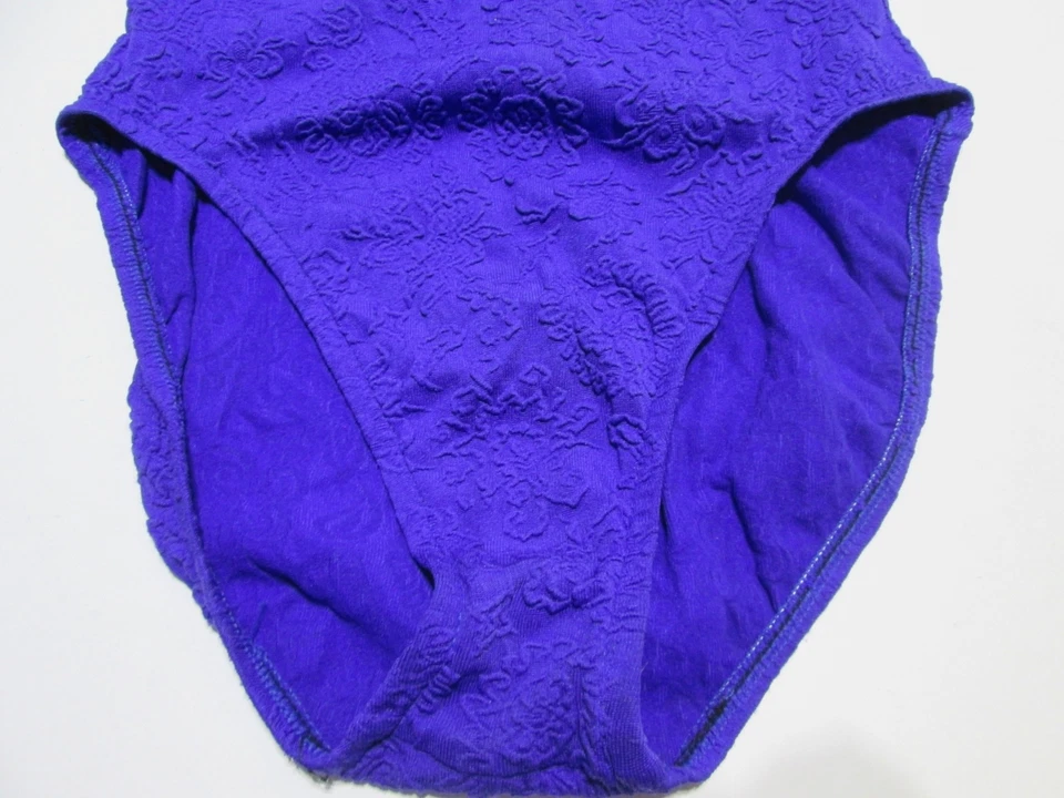 Traje de baño Athena para mujer talla 8 de una pieza púrpura forrado inalámbrico correas anchas floral Foto 3 de 4