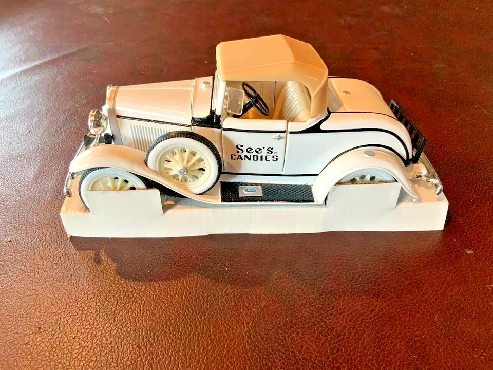 ERTL See's Candies 1930 Ford Modelo A Roadster Banco Diecast Car 1:25 nuevo en CAJA Foto 2 de 4