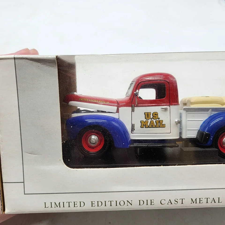 SpecCast 1/25 1947 International Harvester U.S. Mail Delivery Pickup Diecast - Image 3 of 4