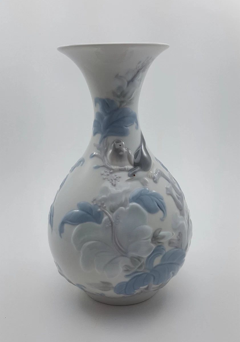 Retired Lladro Sparrows Flower Vase #4691 Vintage Blue and White Bird Vase