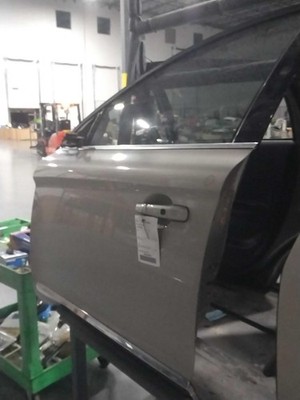 2015 Volvo XC60 Left Front Door Silver 4DR SUV OEM Used Part 161588