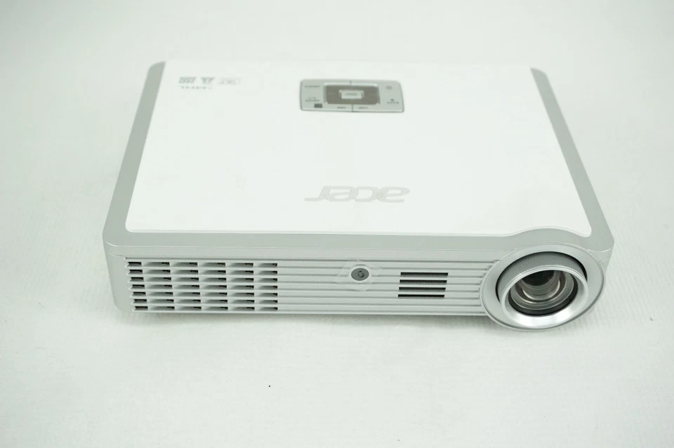 Acer K335 Home Theater Projector with Accessories - Image 4 of 4