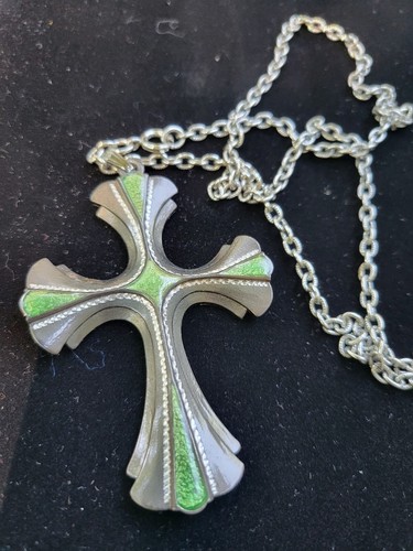 Vintage Sarah Coventry 1976 Green Enamel Cross Necklace - Picture 2 of 5