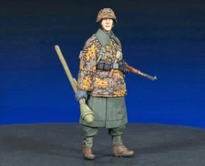 Rado 1/35 Panzerknacker Waffen-SS PzG w/Kar98k and Panzerfaust Hungary RDM35048