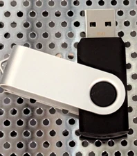 USB Flash Drive 8GB - Unbranded - USB 2.0 - FAT32 Format for Multimedia - Black