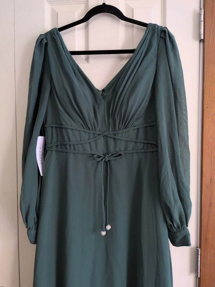 Vestido Azazie Sage, manga larga con cinturón en verde oscuro talla A12 Foto 2 de 4