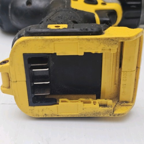 DEWALT DCD985 20V MAX 1/2" Cordless Hammer Drill/Driver + Side Handle AG - Picture 9 of 17