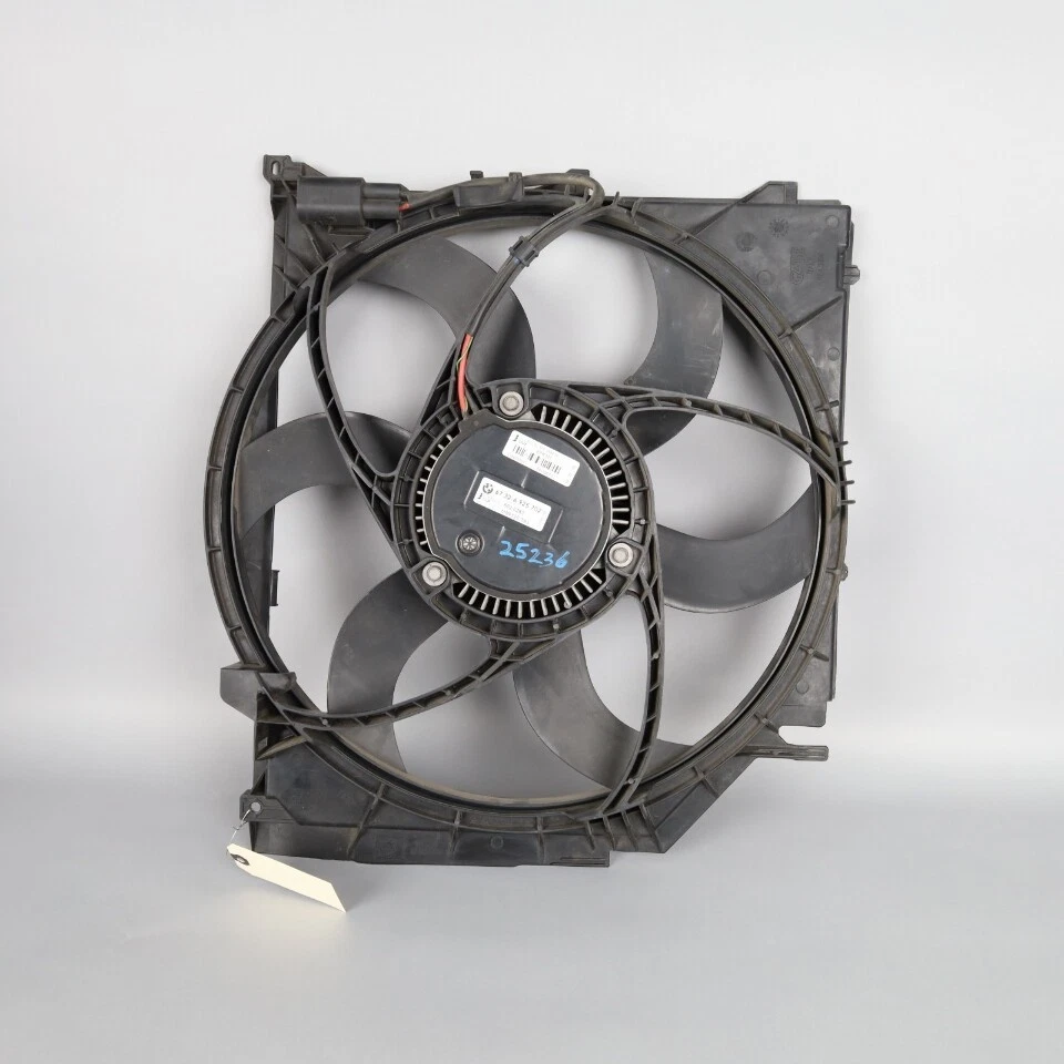 2003-2008 BMW Z4 E85 Radiator Fan With Shroud 17427519704 OEM Used Foto 2 de 4