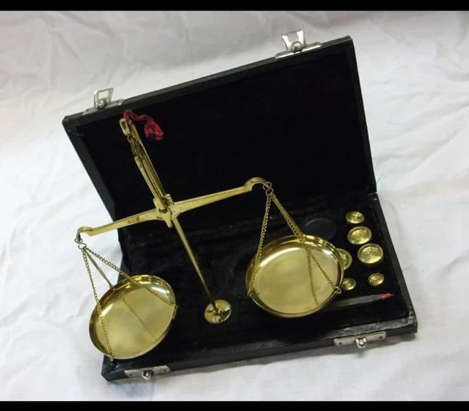  Balance trébuchet dans valisette cuir de Bijoutier ou pharmacien en laiton 100% - Photo 4/4