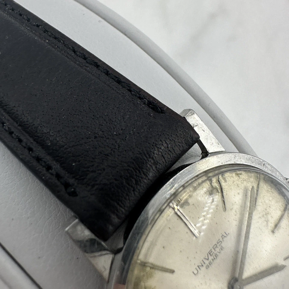 Vintage Universal Geneve Ultra Delgado, Tono Plateado, Cuero Negro, Funcionando, Pátina Foto 3 de 4