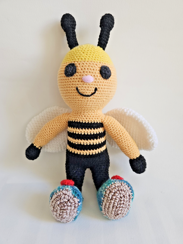 Häkelpuppe Amigurumi Biene "Walli" handgefertigt Geschenk Deko 35 cm - Bild 2 von 4