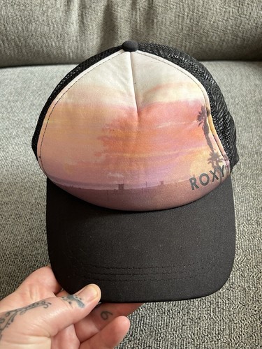De colección Roxy Trucker Sombrero Gorra Snapback Negro Blanco Puesta de sol Rosa Surfer Patinador Y2K - Imagen 3 de 17