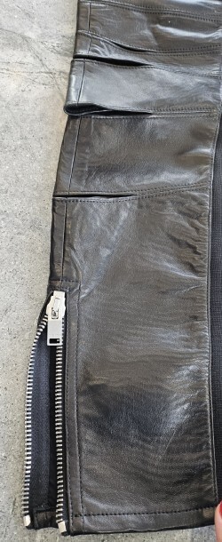 Pantaloni pantaloni pelle Yves Saint Laurent YSL passerella Cara Delevigne nuovi