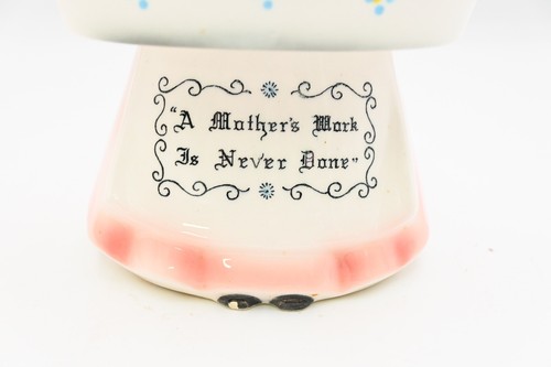 Vntg Enesco Porcelain Figurine Lady A Mothers Work Is Never Done Scouring Pad - Picture 5 of 11