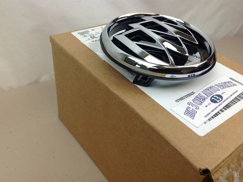 Buick Lacrosse / Allure Rejilla Frontal Cromo EMBLEMA CON SOPORTE Nuevo OEM 20845245 Foto 2 de 4