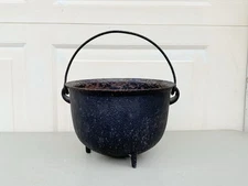 Antique Gate Marked Cast Iron 3- Legged Kettle Bean Pot