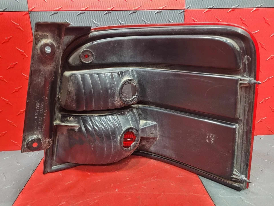 Conjunto de luces traseras para conductor Ford Freestyle (LH) 2005-07 Foto 4 de 4