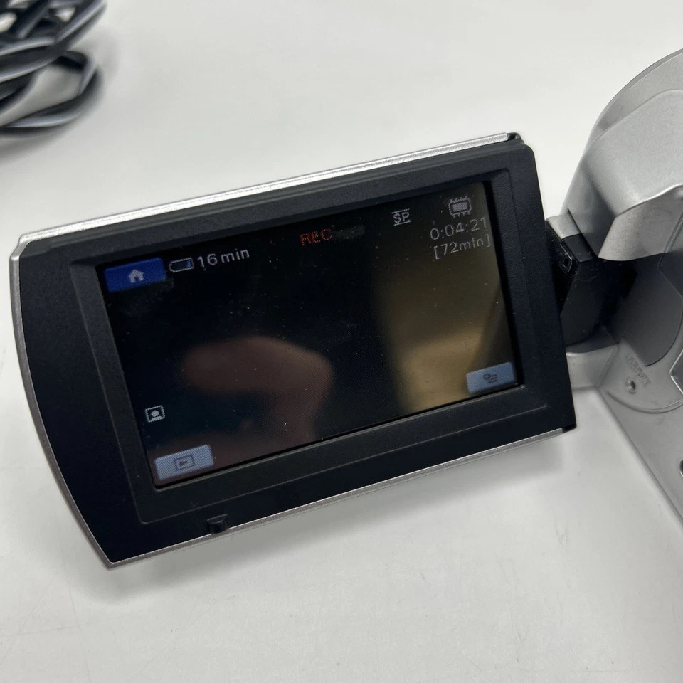 Sony Handycam DCR-SX30E Digital Video Camera Recorder - Image 4 of 4