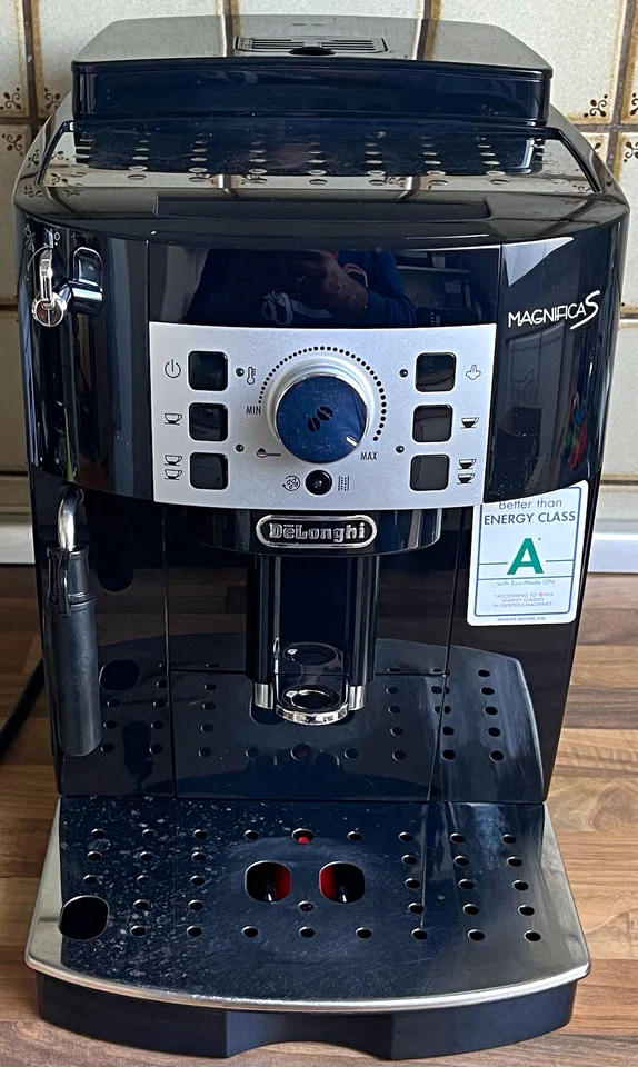 DeLonghi Magnifica S ECAM 22.110.B, Foto 1 von 5