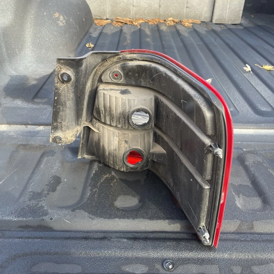 05 06 07 Luz trasera lateral del conductor Ford Freestyle OEM Foto 2 de 4