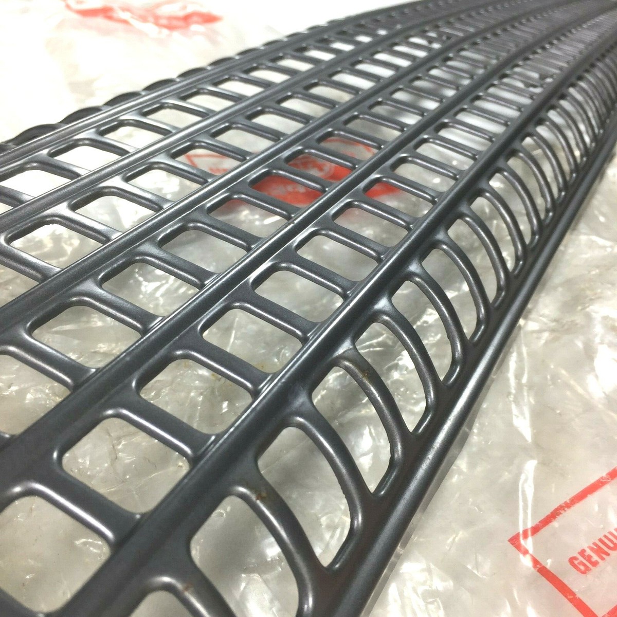 Calandre De Grille Avant Pour Toyota Corolla KE20 – D'occasion – Bon état – Fixation Incluses