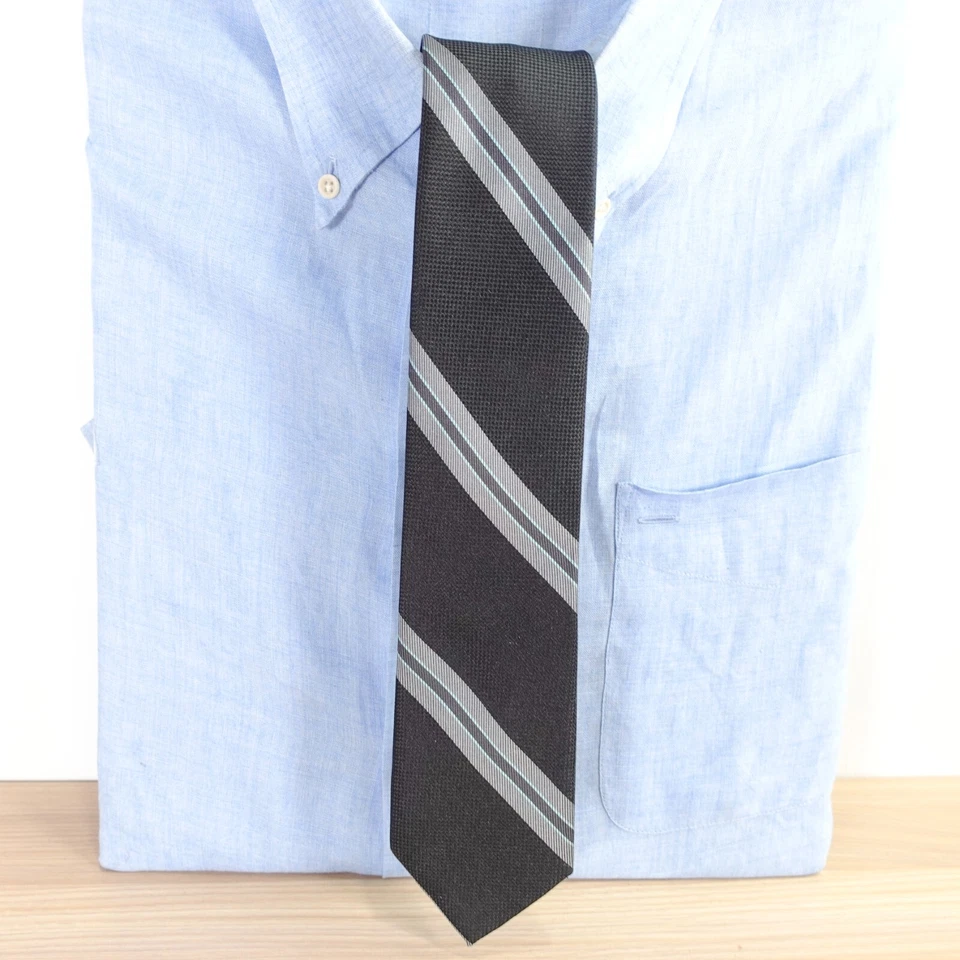 Corbata de cuello ajustada para hombre a rayas negras seda texturizada diseñador moderno WILLIAM RAST Foto 2 de 4