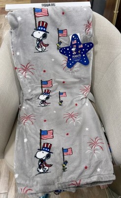 Berkshire Peanuts Snoopy Woodstock 4th Of July Patriotic Fireworks Blanket 60x70