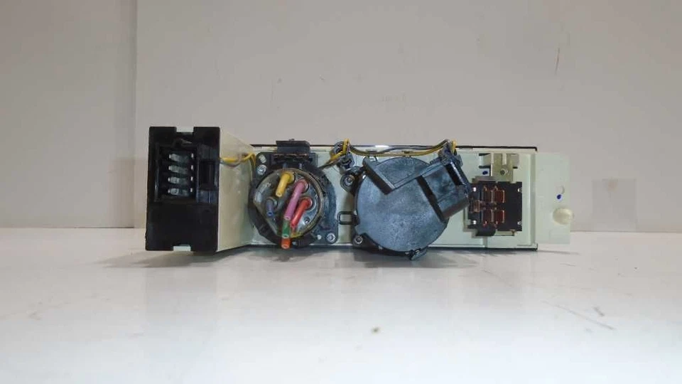 Control de temperatura con aire acondicionado con descongelación trasera compatible con 00-02 CAVALIER 594846 Foto 2 de 4