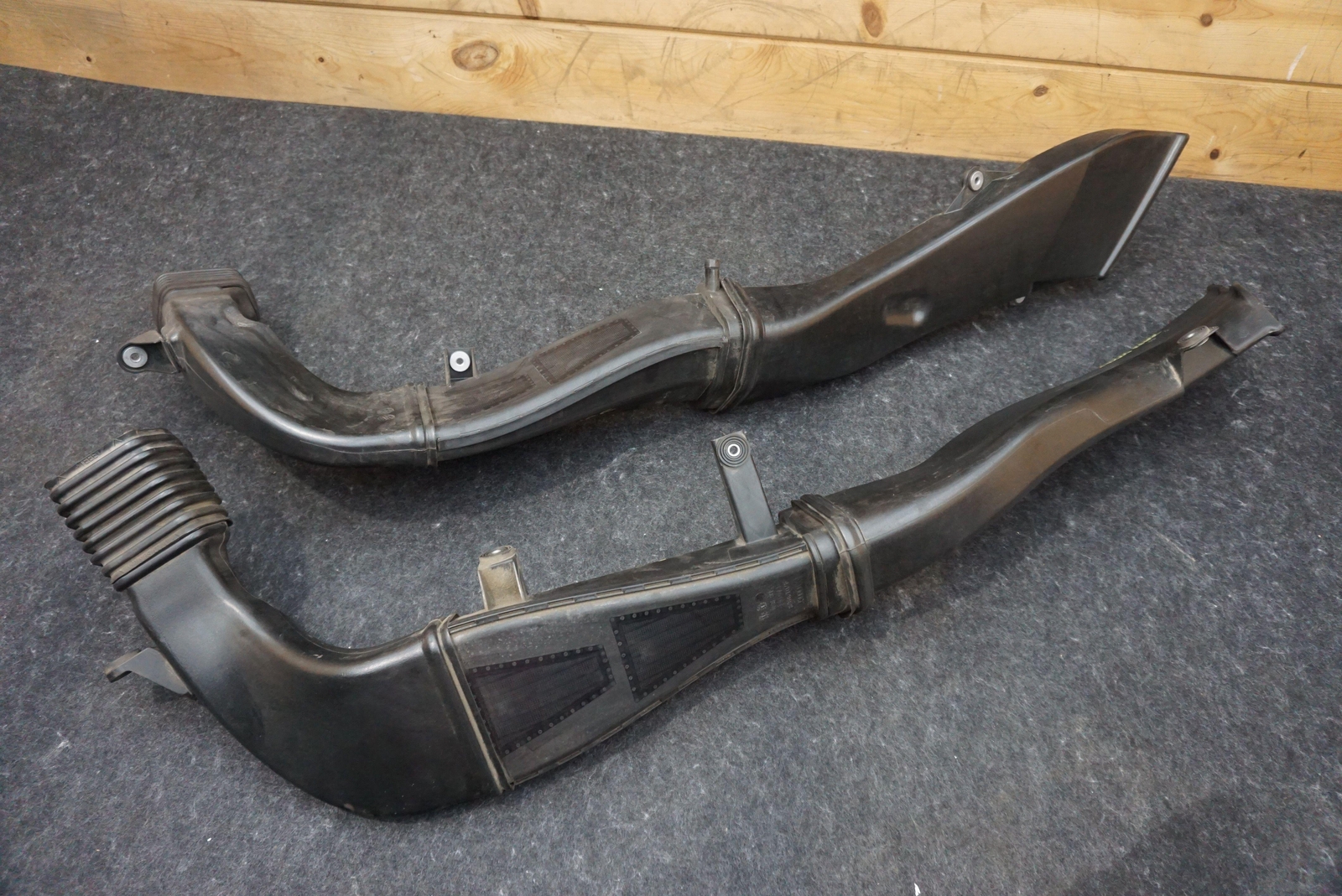 Set Rear Left Right Engine Air Intake Duct OEM 420129509C Audi R8 Type 42 08-15
