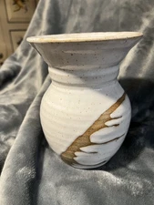 Karash Stoneware Pottery w/ Colorblocked Earthtones Glaze 7”x5” White & Tan