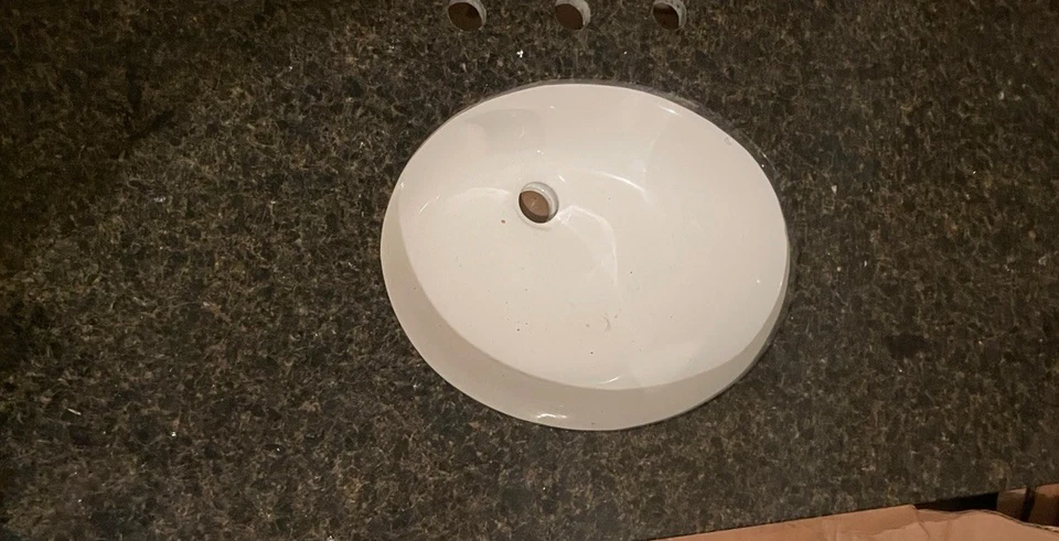 Encimera de tocador de granito de 49 pulgadas, 3 orificios y un cuenco de cerámica blanca Foto 2 de 2