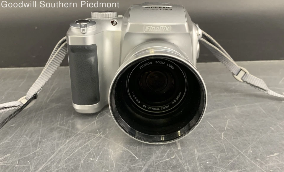 FinePix S3000 3.1MP Digital Camera - Tested - Image 2 of 4