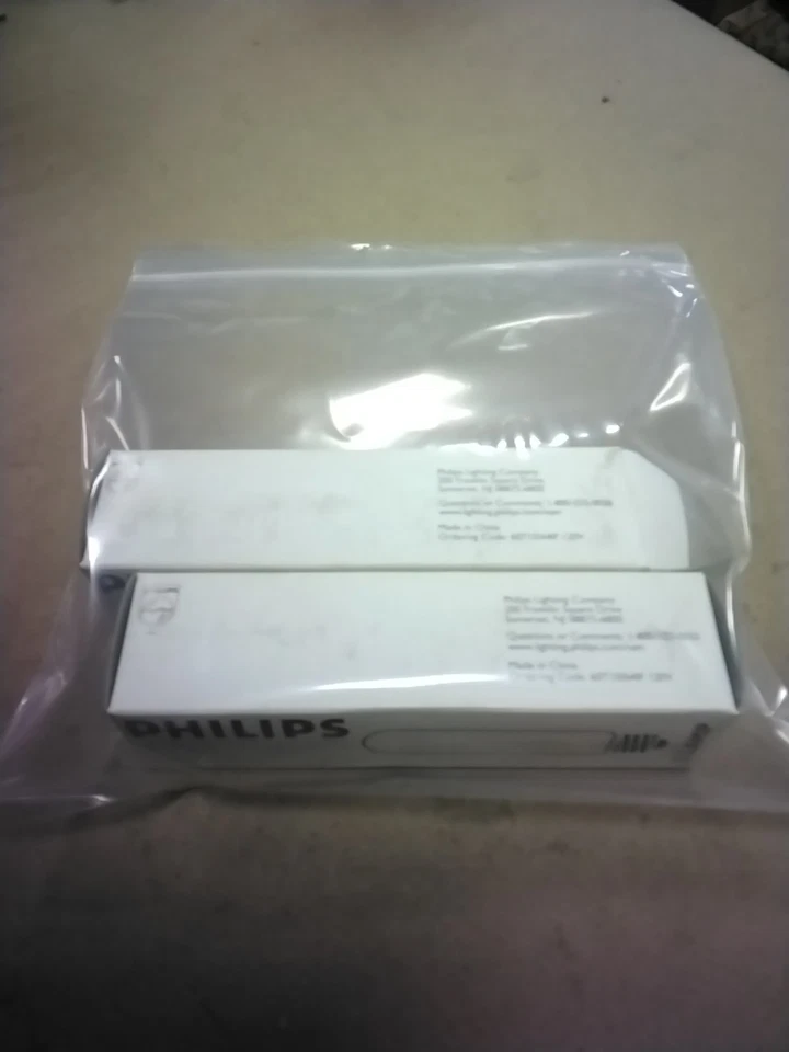 PHILIPS T10 LAMP INSIDE FROST 25W 120/130V, SET OF 2 - Image 4 of 4