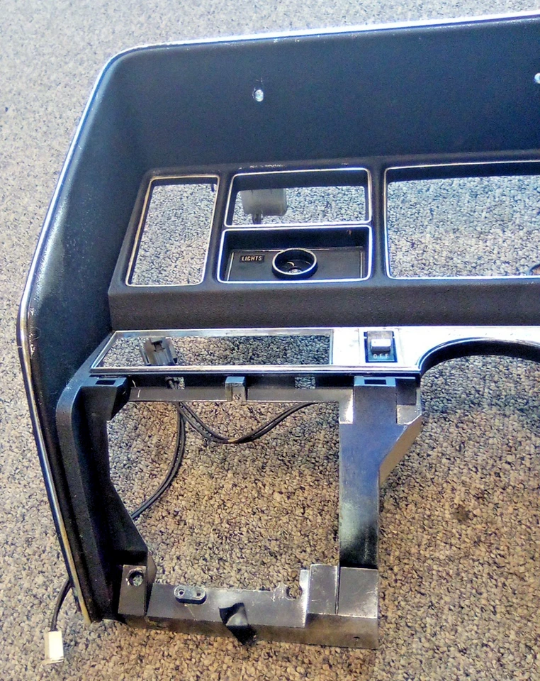 1969 Buick Dash Cluster Bezel Electra Wildcat Lesabre Guarnição Placa Painel LOC-186DG - Imagem 2 de 4