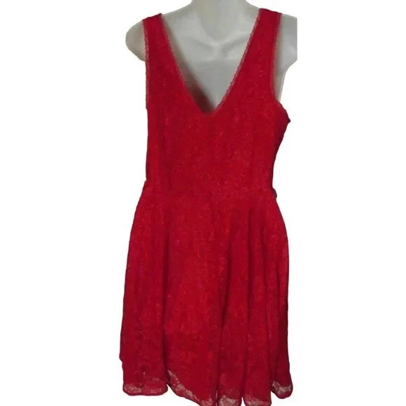 Abito Express taglia 2 pizzo rosso doppio collo a V aderente e svasato senza maniche San Valentino SENZA CINTURA