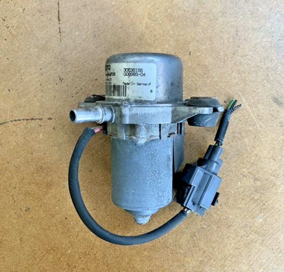 Volvo XC90 Vacuum Brake Pump 30636166 OEM 2005-2011 - Image 2 of 4