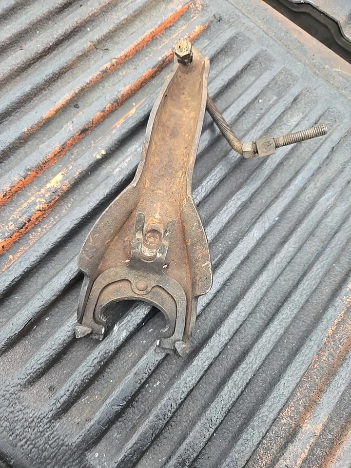 14066235 1973-80 Chevy Camaro Chevelle Nova Truck Muncie 4 velocidades horquilla de embrague OEM Foto 4 de 4