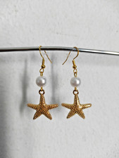 Ohrringe Seestern mit weiße Perle Ø 2 cm,Haken  vergoldet gestempelt,ungetragen!