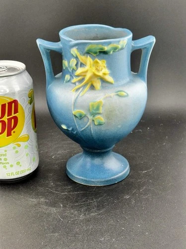 Roseville Blue Columbine #150-6” Double Handled Vase In Exc. Mint Condition