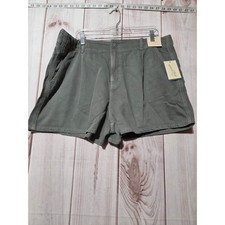 Universal Thread Womens Green Pleated High Rise Shorts Size 16 Slim Hip Leg
