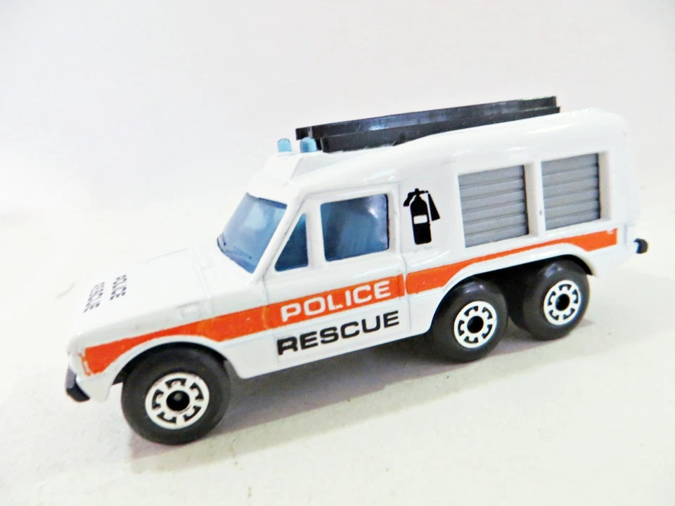 MATCHBOX SUPERFAST MB57 'RANGE ROVER CARMICHAEL POLICE RESCUE'. 57. MIB/BOXED. - Image 2 of 4