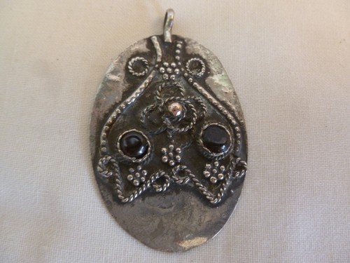 SILVER PENDANT TALISMAN AMULET FOR GOOD HEALTH FILIGREE WORK & 2 RED GLASS STONE