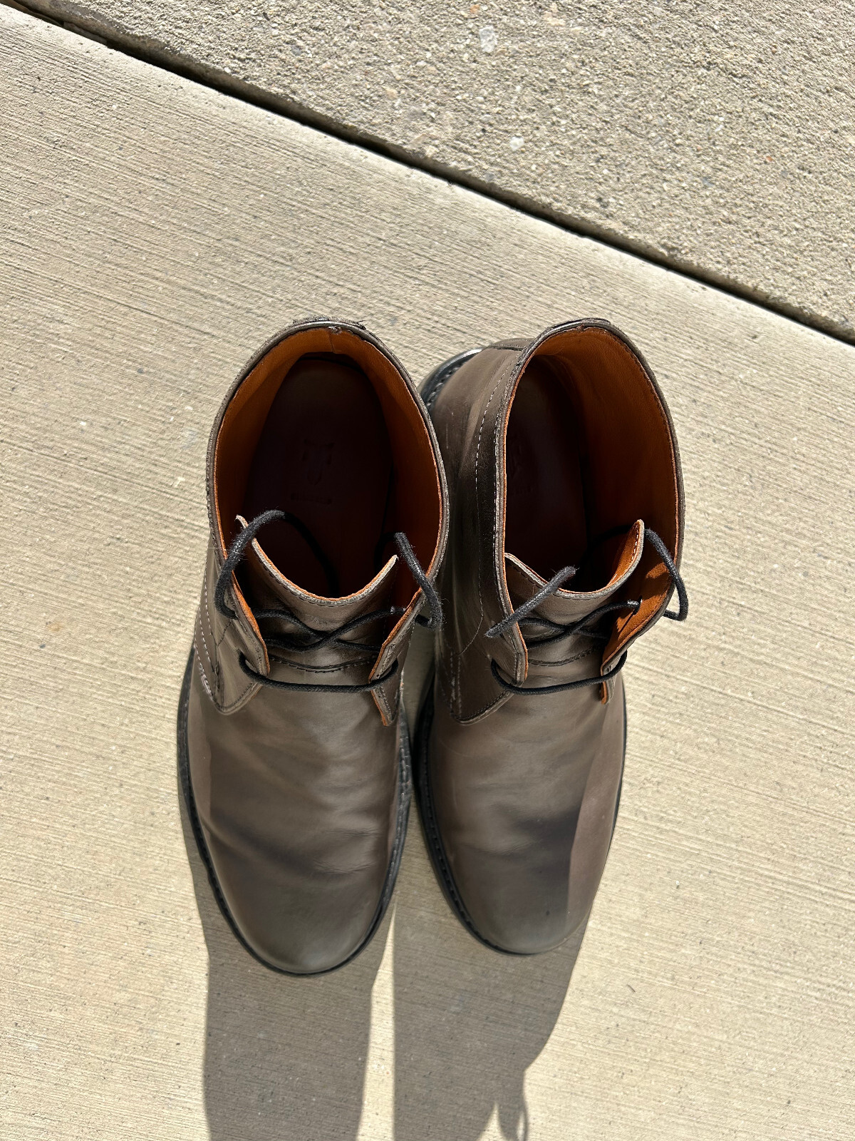 Frye Murray Chukka Boots for men in grey leather, size 8, lightly worn